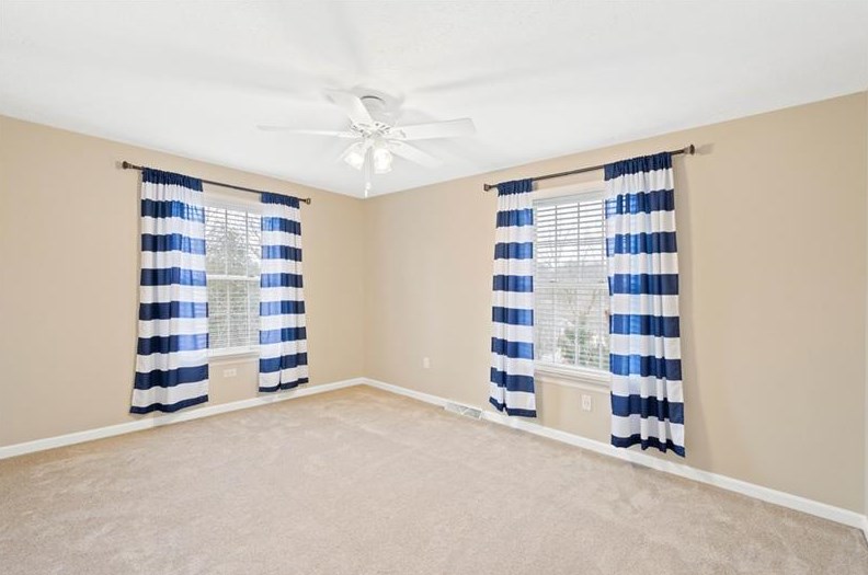 204 Sugarwood Dr, Venetia PA  15367-2303 exterior