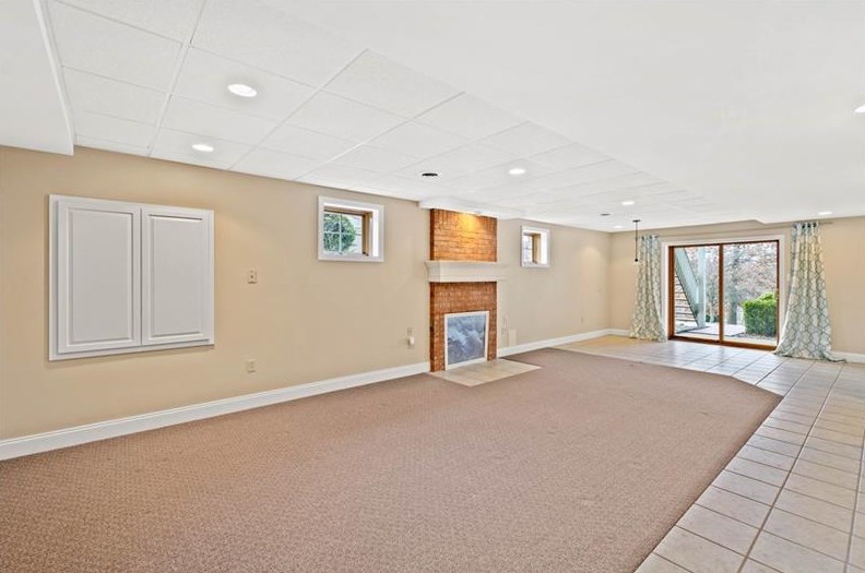 204 Sugarwood Dr, Venetia PA  15367-2303 exterior