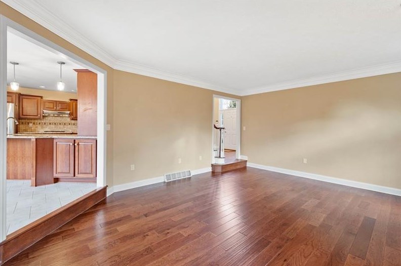 204 Sugarwood Dr, Venetia PA  15367-2303 exterior