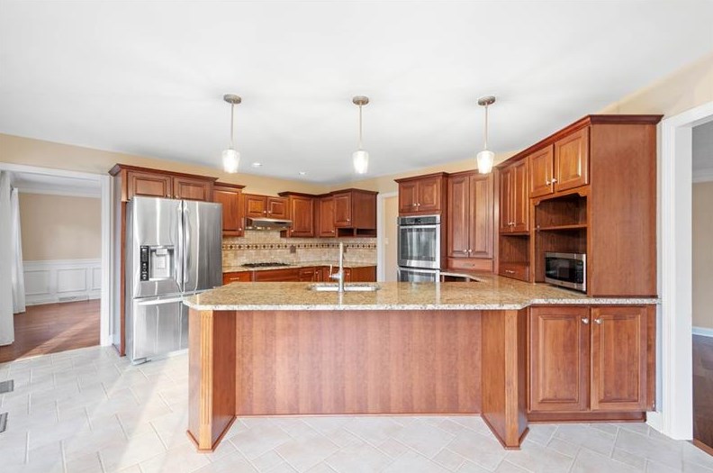 204 Sugarwood Dr, Venetia PA  15367-2303 exterior