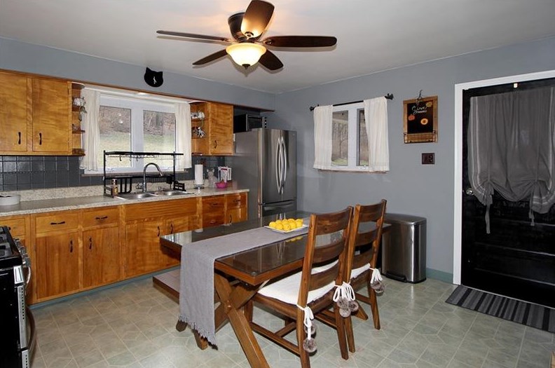 412 London Ave, North Versailles PA 15137-2802 exterior