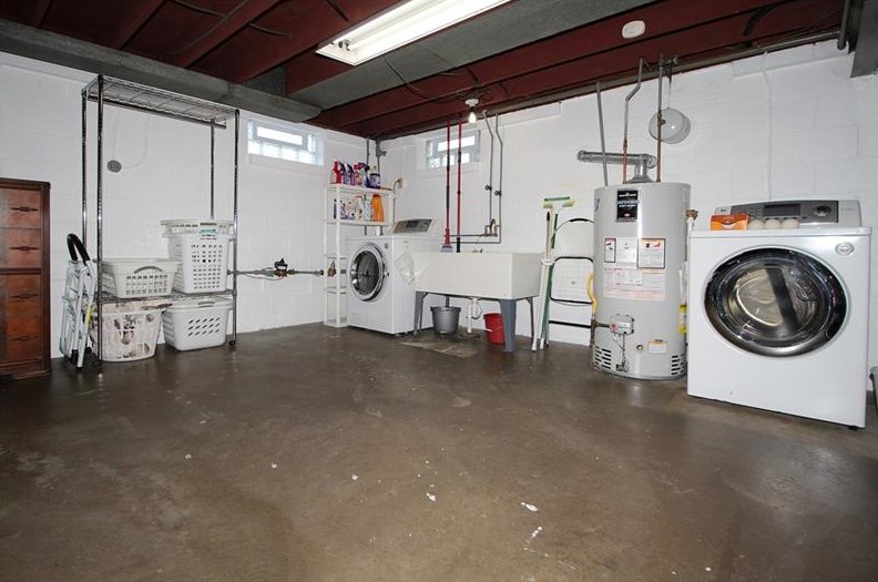 412 London Ave, North Versailles PA 15137-2802 exterior