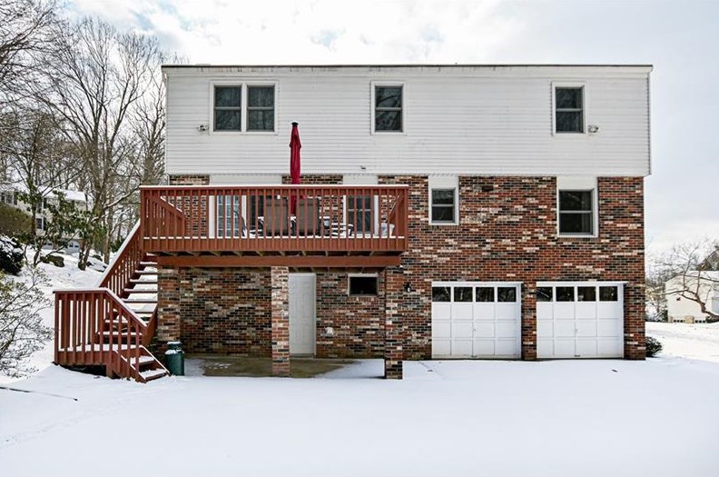 2107 Coventry Dr, Allison Park PA 15101-3361 exterior