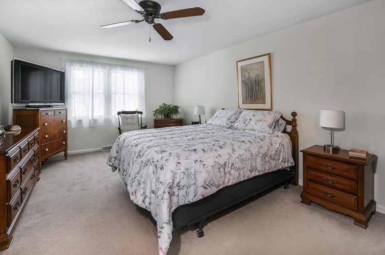 2107 Coventry Dr, Allison Park PA 15101-3361 exterior