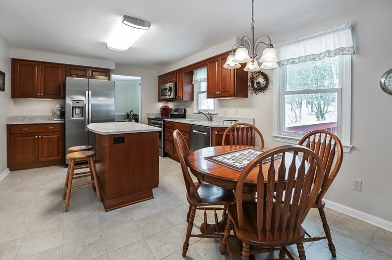 2107 Coventry Dr, Allison Park PA 15101-3361 exterior