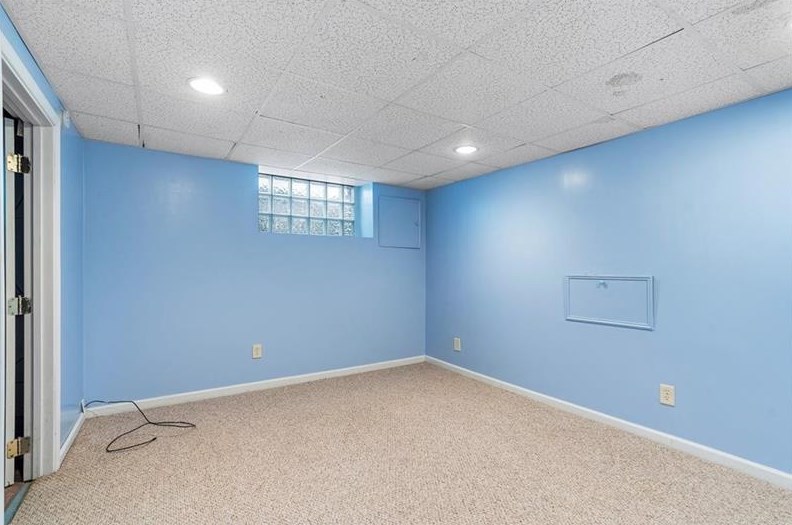 553 Lindsay Rd, Collier Township PA 15106-3849 exterior