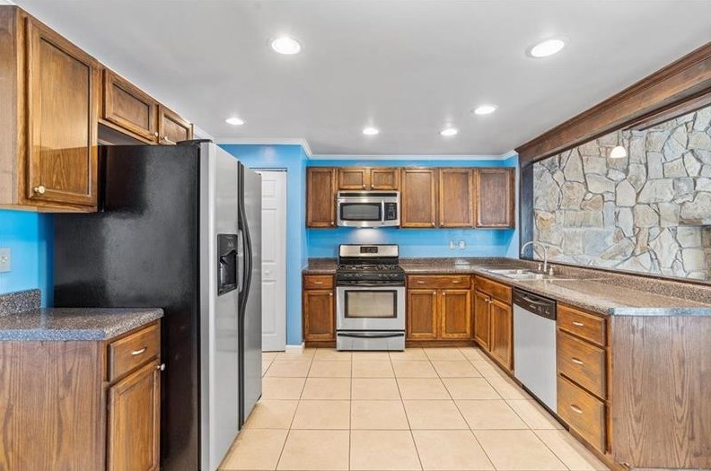 553 Lindsay Rd, Collier Township PA 15106-3849 exterior