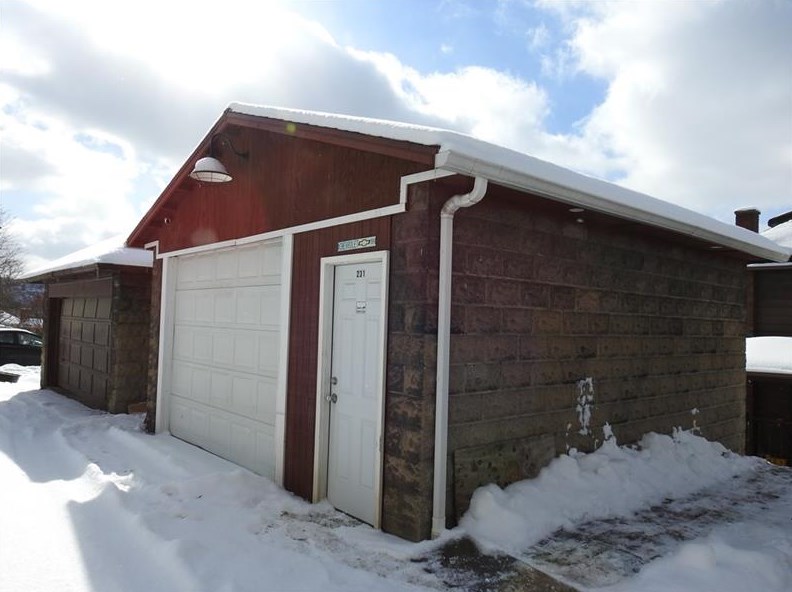 231 Monroe St, Butler PA 16001-4832 exterior