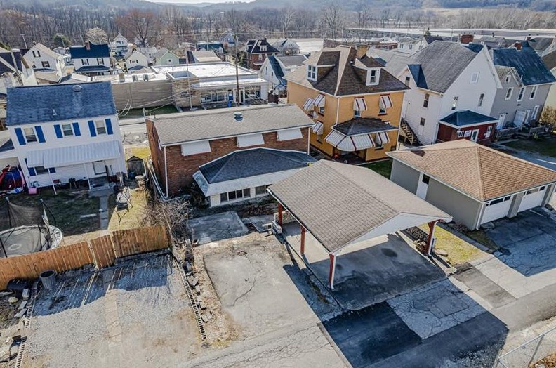 19 3rd St, Youngwood PA  15697-1607 exterior