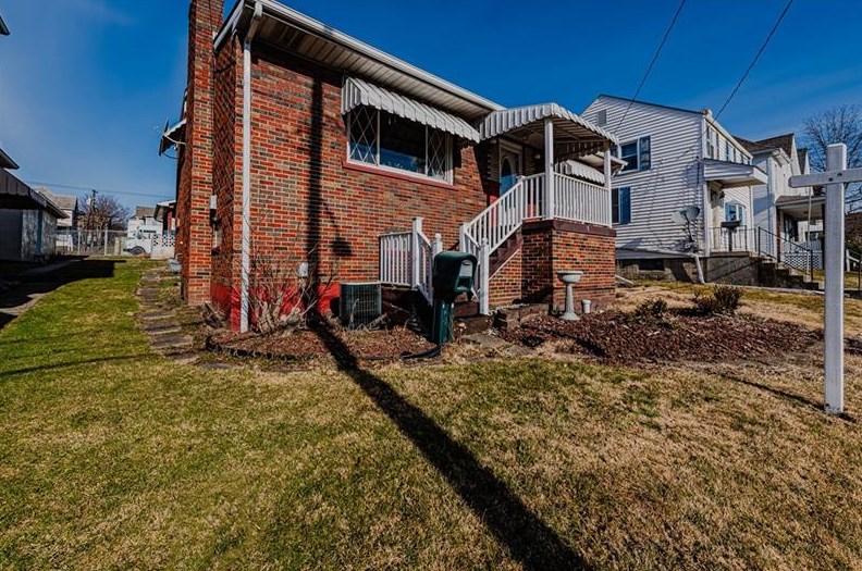 19 3rd St, Youngwood PA  15697-1607 exterior