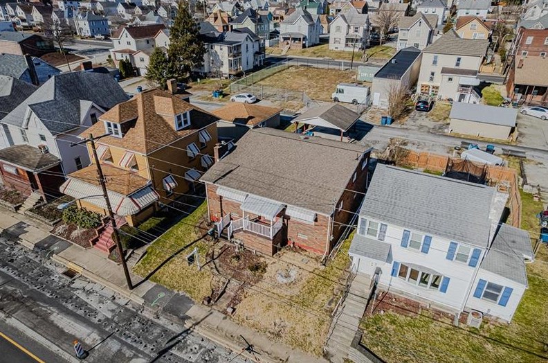 19 3rd St, Youngwood PA  15697-1607 exterior