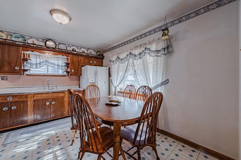 19 3rd St, Youngwood PA  15697-1607 exterior