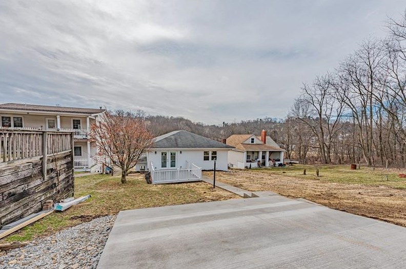 5992 Penn St, Export PA  15632-1209 exterior