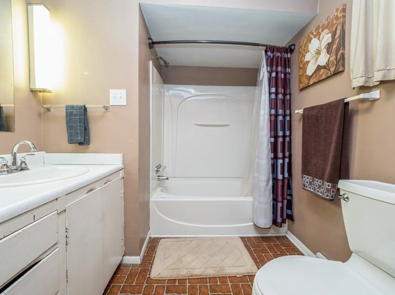 800 Allison Ave, Washington PA  15301-3804 exterior