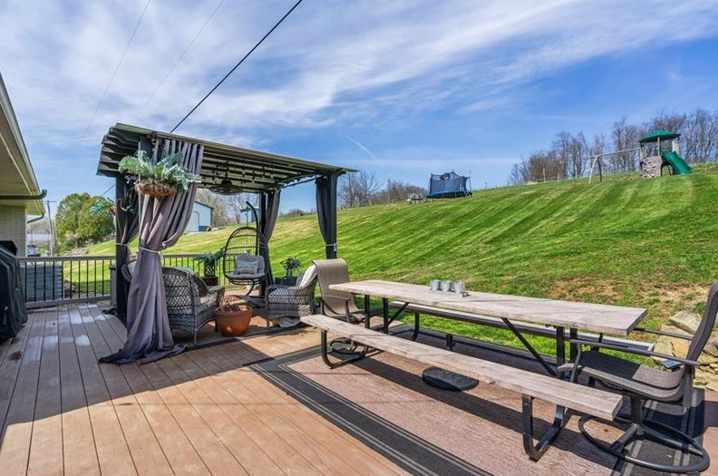 1595 Bedillion Rd, Washington PA 15301-9242 exterior