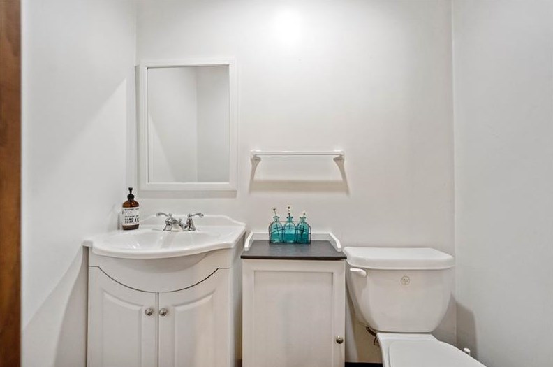 640 Lakeview Dr, Washington PA 15301-3014 exterior