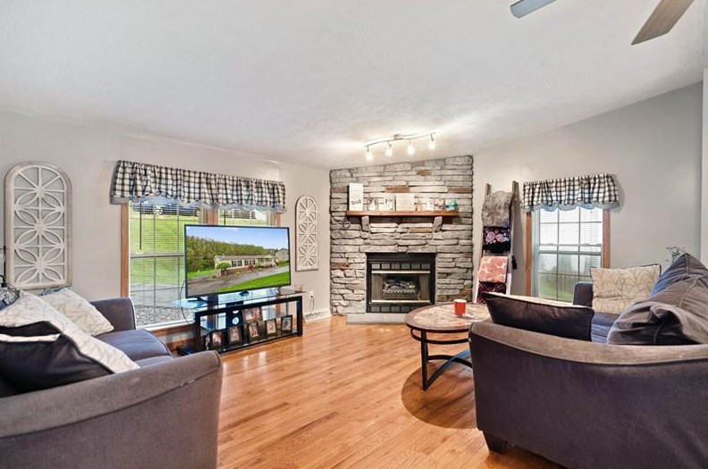 640 Lakeview Dr, Washington PA 15301-3014 exterior