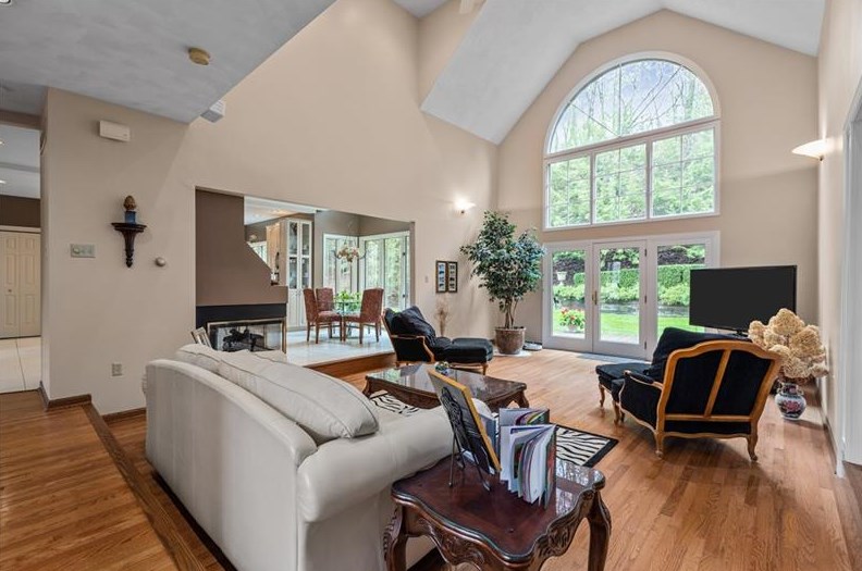 313 Red Oak Ct, Monroeville PA 15146-3107 exterior