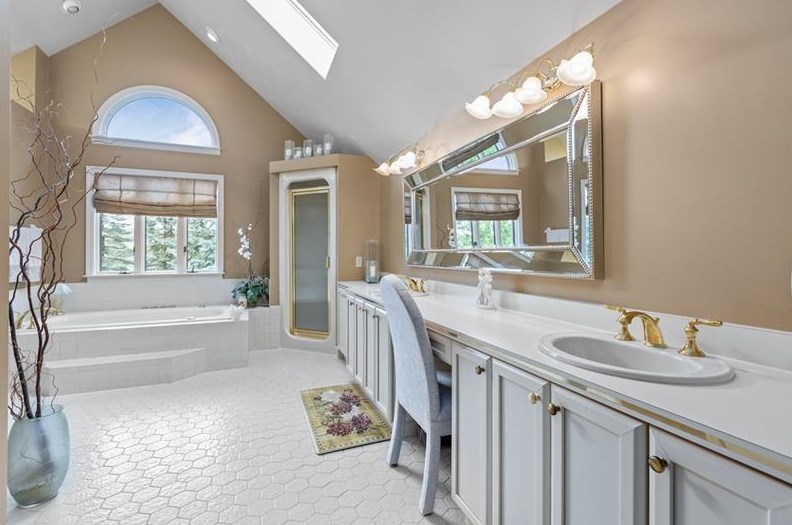 313 Red Oak Ct, Monroeville PA 15146-3107 exterior