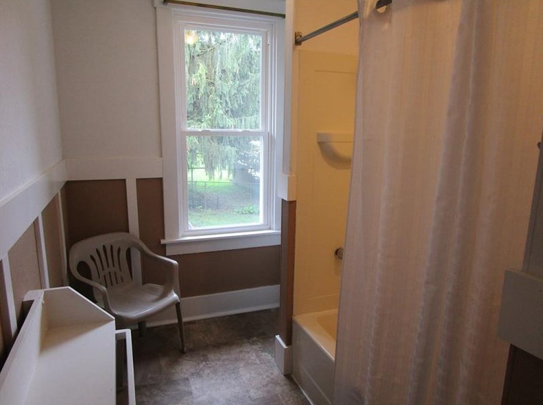 222 Oakvale Blvd, Butler PA 16001-3532 exterior