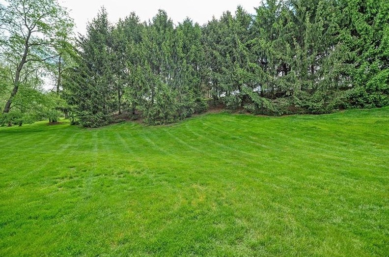 101 Valleycrest Dr, Cecil PA  15321-1181 exterior