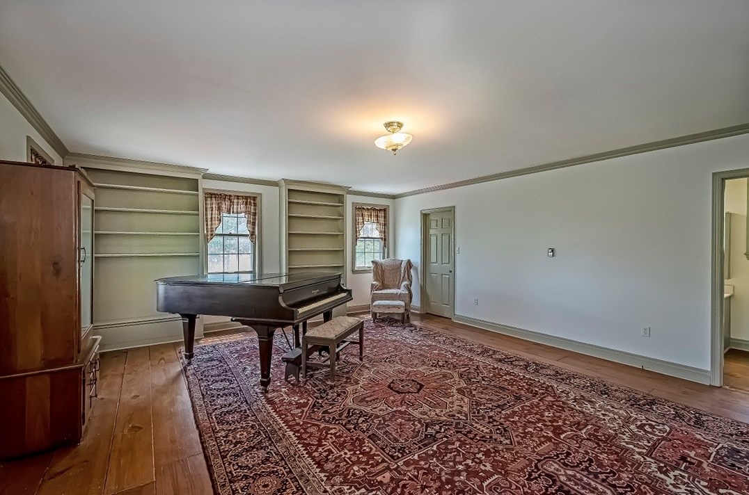 64 Skylark Dr, Washington PA  15301-9320 exterior