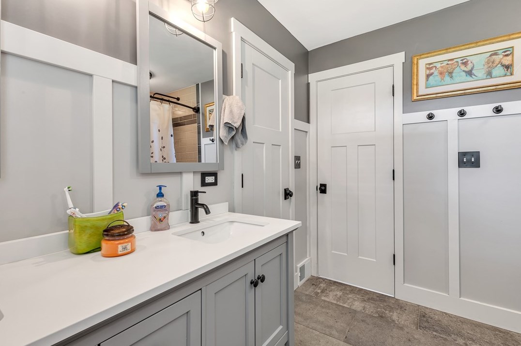 1055 Apple St, Freedom PA  15042-1819 exterior