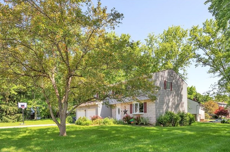 2 Fawn Ln, Export PA  15632-8932 exterior