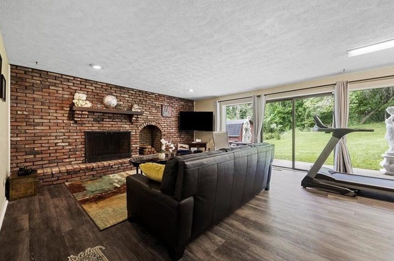 4691 Hidden Pond Dr, Allison Park PA  15101-2523 exterior