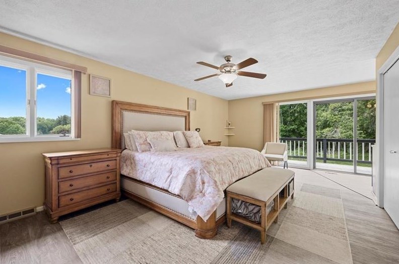 4691 Hidden Pond Dr, Allison Park PA  15101-2523 exterior