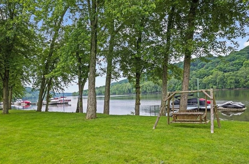 1446 River Forest Dr, Freeport PA  16229-1529 exterior