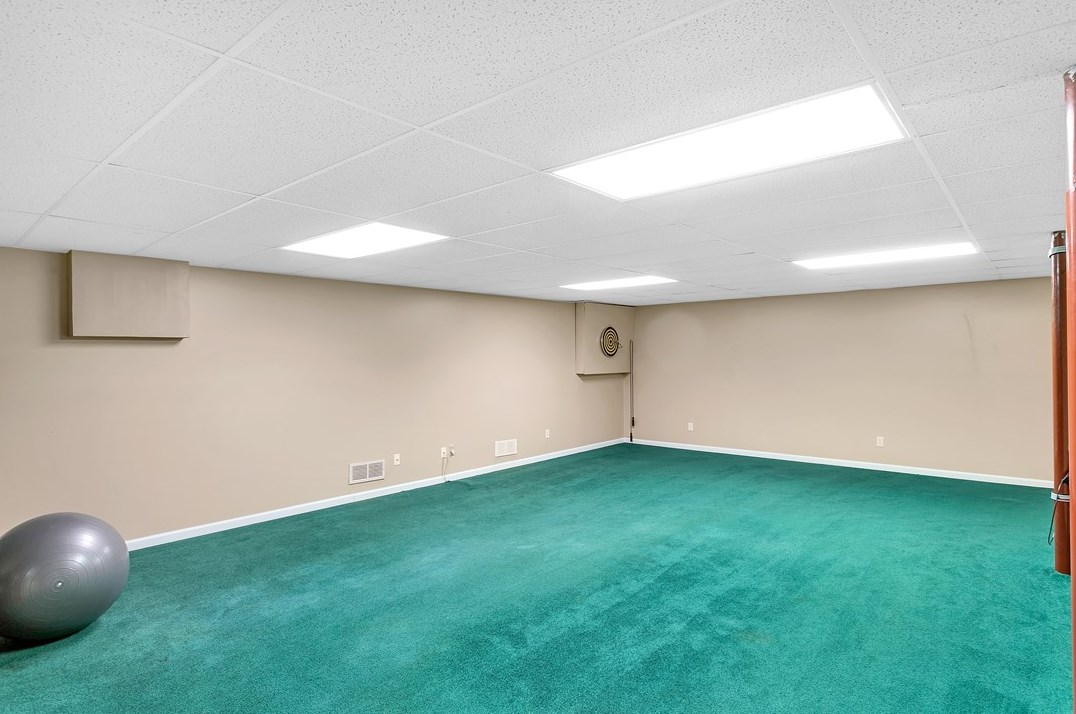 170 Creston Ave, Ellwood City PA  16117-6482 exterior