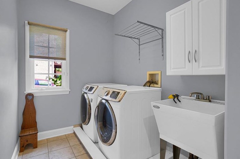 3059 Canterbury Dr, Allison Park PA 15101-1544 exterior