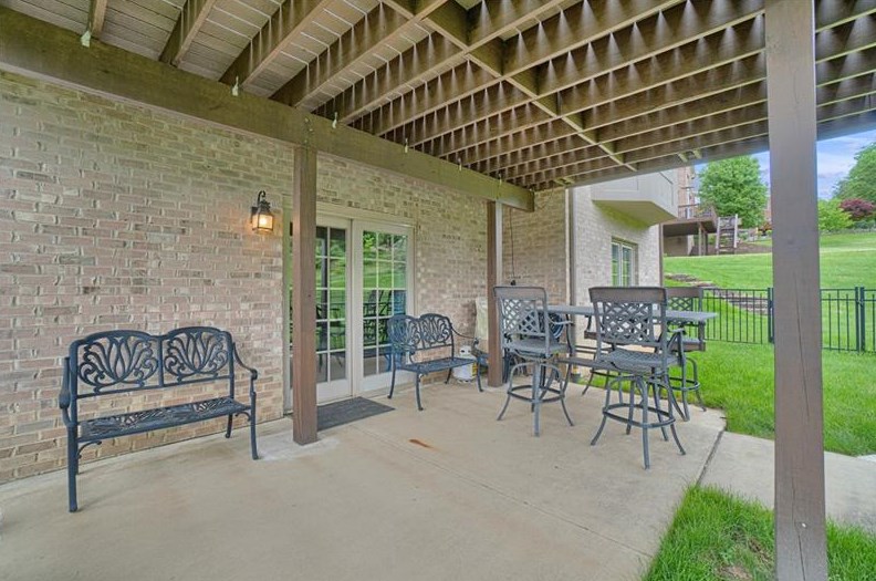 3059 Canterbury Dr, Allison Park PA 15101-1544 exterior