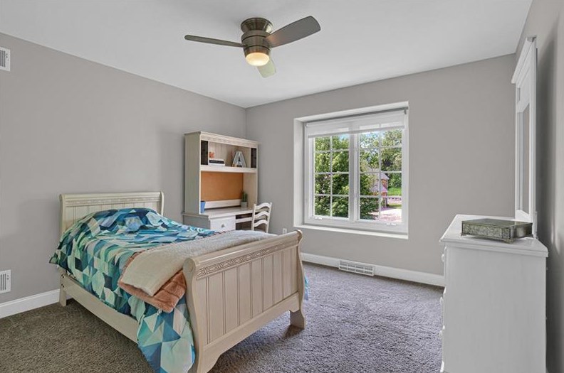 3059 Canterbury Dr, Allison Park PA 15101-1544 exterior