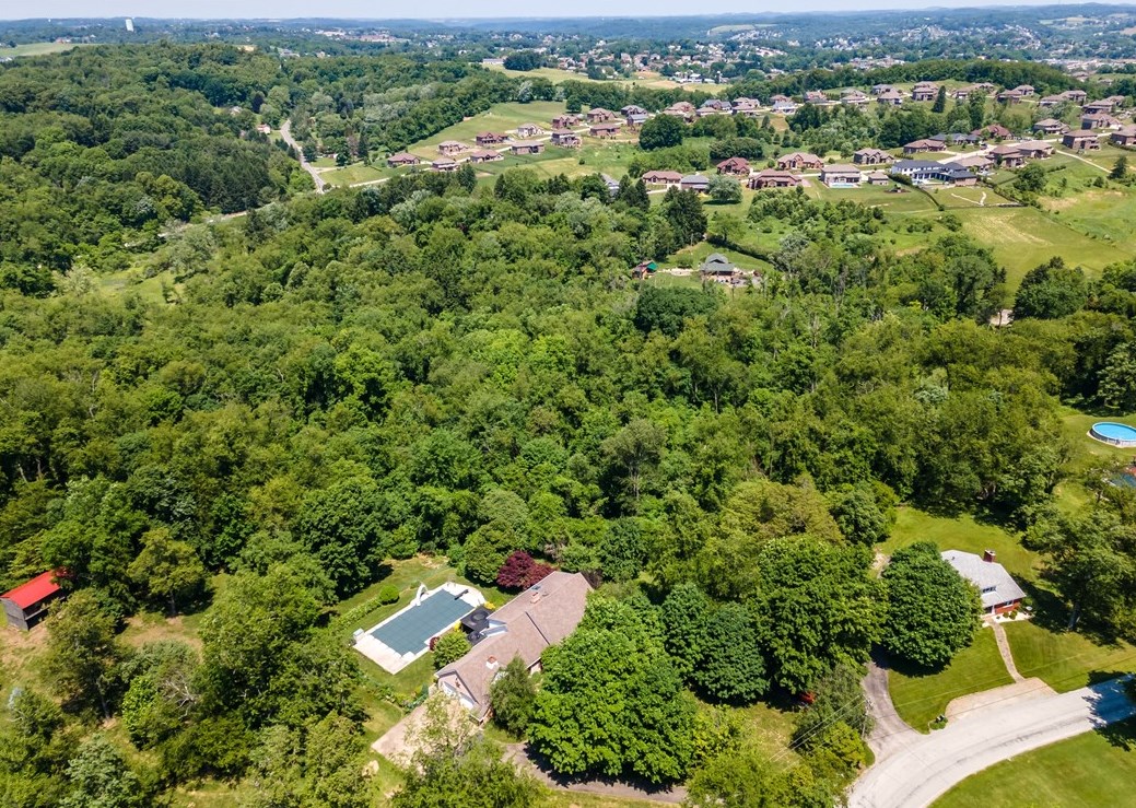 2710 Farm Spur Rd, North Huntingdon PA 15642-3084 exterior