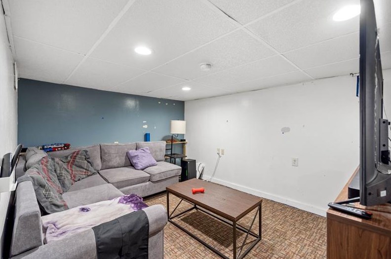 435 Cedarhurst Dr, North Versailles PA 15137-2228 exterior