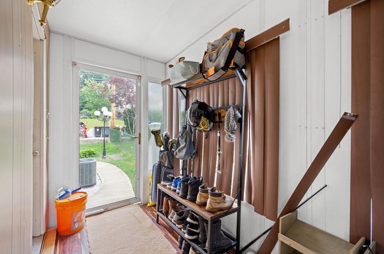 435 Cedarhurst Dr, North Versailles PA 15137-2228 exterior