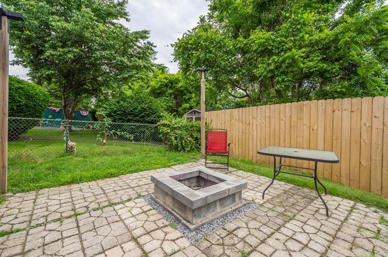 435 Cedarhurst Dr, North Versailles PA 15137-2228 exterior