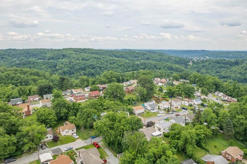 435 Cedarhurst Dr, North Versailles PA 15137-2228 exterior