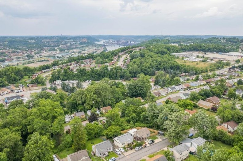 435 Cedarhurst Dr, North Versailles PA 15137-2228 exterior