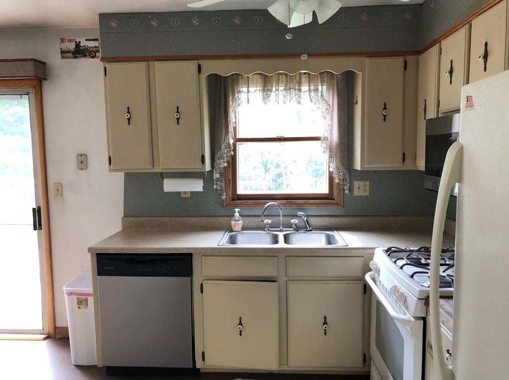 372 Chicora Rd, Butler PA 16001-2356 exterior