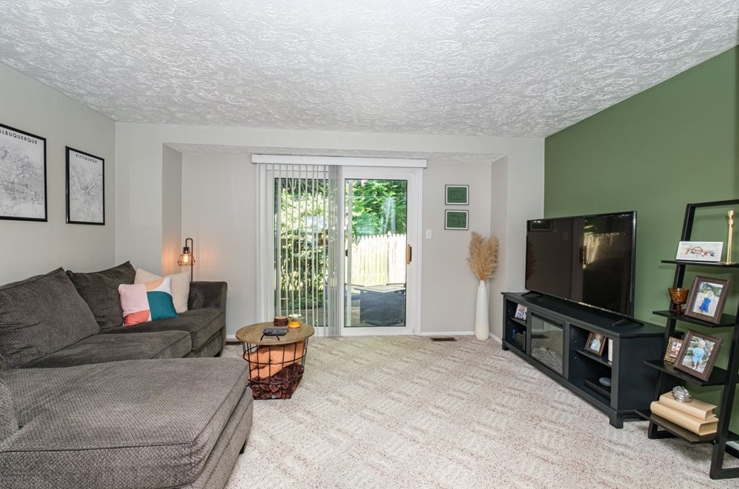 338 Huntingdon Ave, North Huntingdon PA 15642-3143 exterior