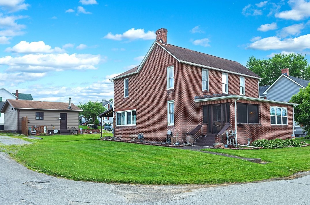 206 Constitution St, Perryopolis PA 15473-1391 exterior