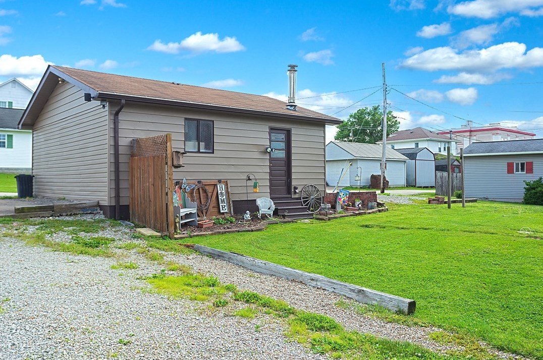 206 Constitution St, Perryopolis PA 15473-1391 exterior