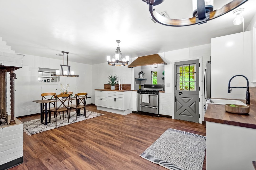 343 Sunset Dr, Bethel Park PA  15102-1441 exterior