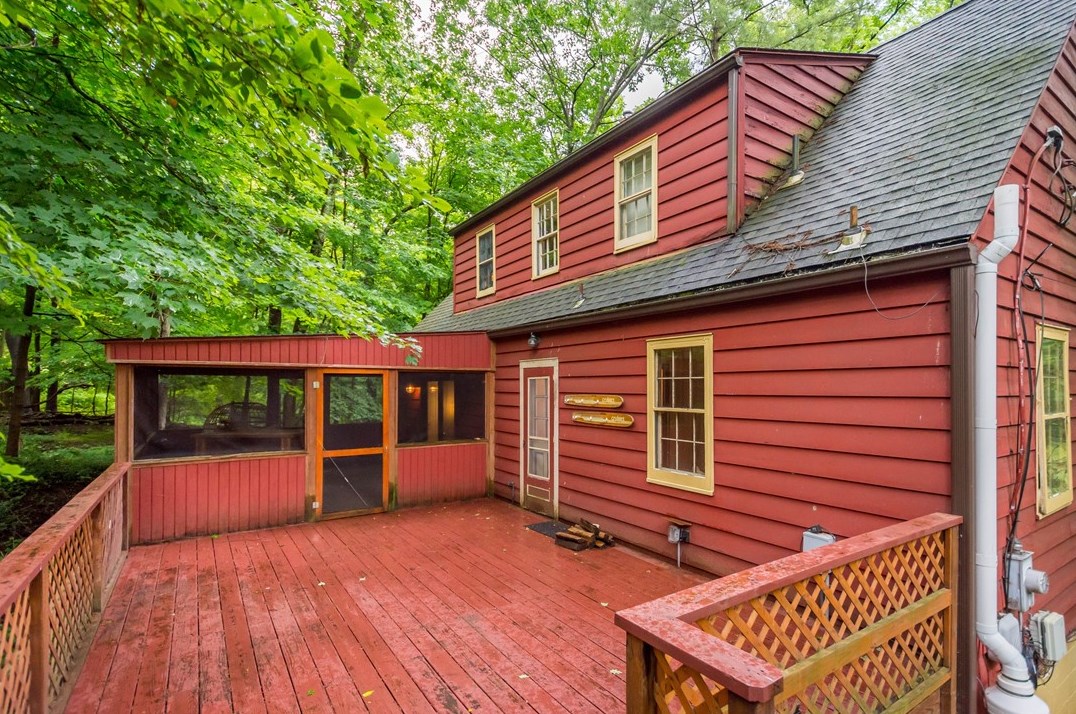 343 Sunset Dr, Bethel Park PA  15102-1441 exterior