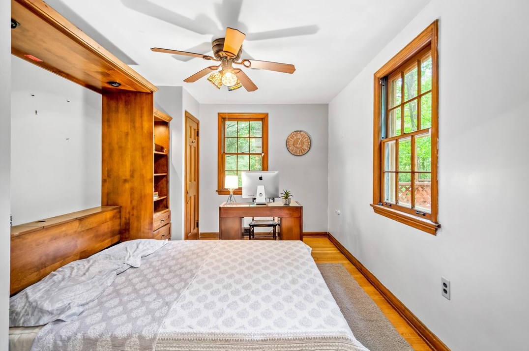 343 Sunset Dr, Bethel Park PA  15102-1441 exterior