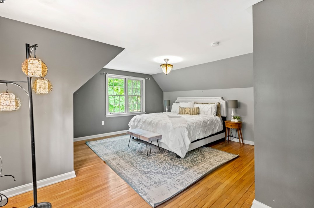 343 Sunset Dr, Bethel Park PA  15102-1441 exterior