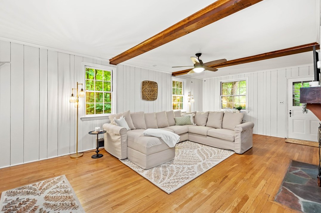 343 Sunset Dr, Bethel Park PA  15102-1441 exterior